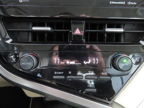 Used 2021 Toyota Camry XLE FWD image 26
