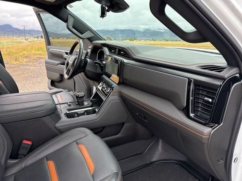 Used 2023 GMC Sierra 1500 AT4 w/ Technology Package AWD/4WD image 40