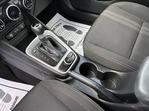 Used 2023 Hyundai Venue SEL FWD image 22