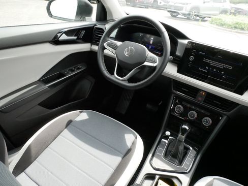 Certified 2025 Volkswagen Taos S FWD image 9