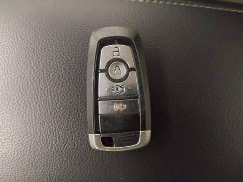 Used 2018 Ford Fusion SE w/ Fusion SE Technology Package image 32