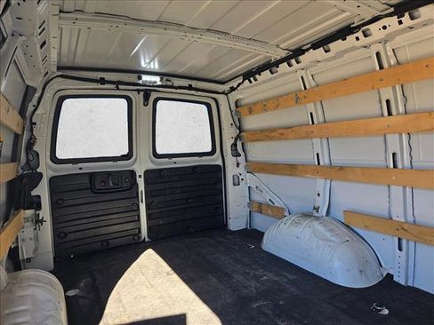 Used 2022 GMC Savana 2500 w/ Driver Convenience Package image 13