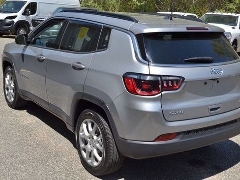 Used 2022 Jeep Compass Latitude w/ Sun and Sound Group AWD/4WD image 6