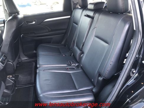 Used 2016 Toyota Highlander XLE w/ Protection Package #3 AWD/4WD image 16
