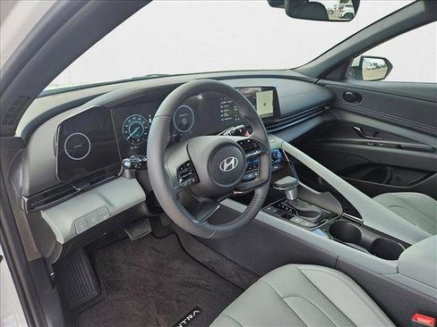 New 2025 Hyundai Elantra Limited image 3