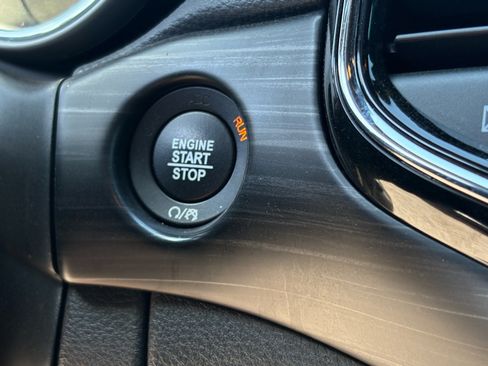 Used 2020 Jeep Grand Cherokee Altitude RWD image 24