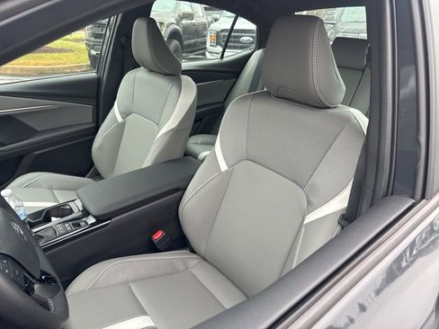 Used 2025 Toyota Camry SE image 7