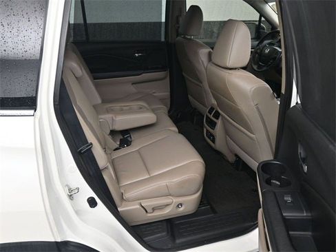 Used 2017 Honda Pilot Touring image 17