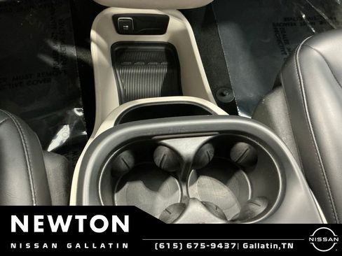 Used 2023 Chrysler Pacifica Touring-L FWD image 30