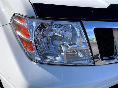 Used 2018 Nissan Frontier SV image 27