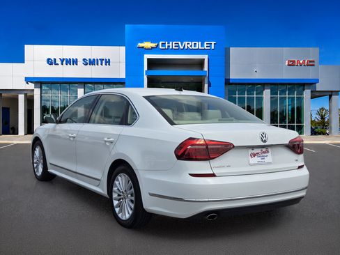 Used 2017 Volkswagen Passat 1.8T SE FWD image 7