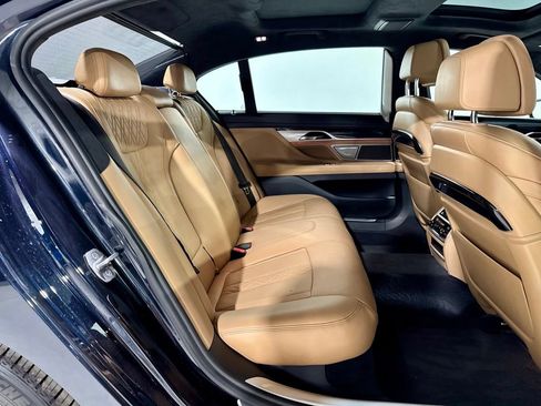 Used 2018 BMW 750i image 30