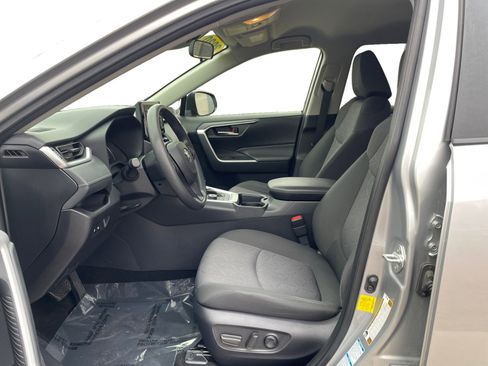 Used 2020 Toyota RAV4 XLE image 19