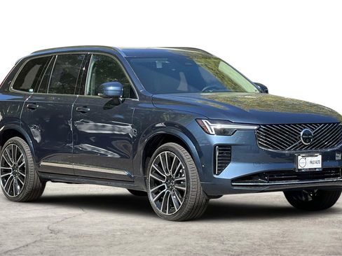 Certified 2025 Volvo XC90 B6 Ultra w/ Lounge Package image 9