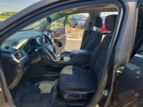 Used 2020 GMC Acadia SLE w/ Driver Convenience Package FWD image 12
