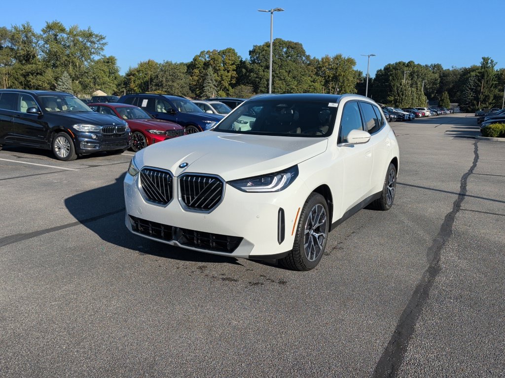 Used 2025 BMW X3 xDrive30i w/ Premium Package AWD/4WD image 2