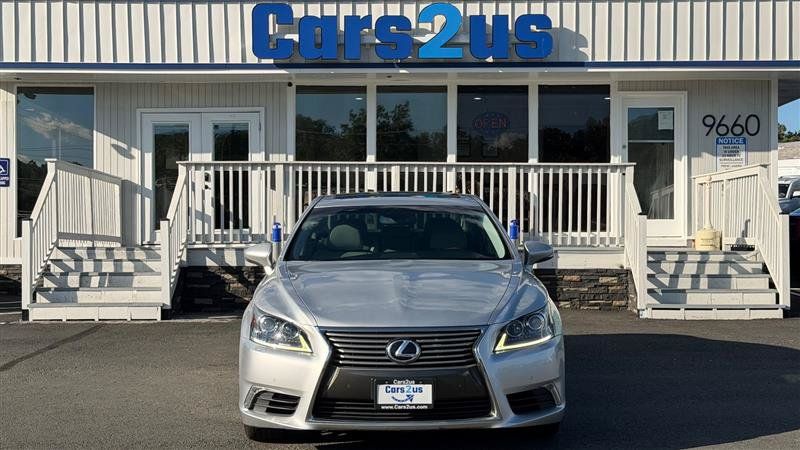 Used 2013 Lexus LS 460 w/ Comfort Pkg RWD image 9