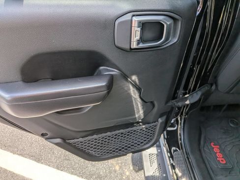 Used 2018 Jeep Wrangler Unlimited Sport S AWD/4WD image 23