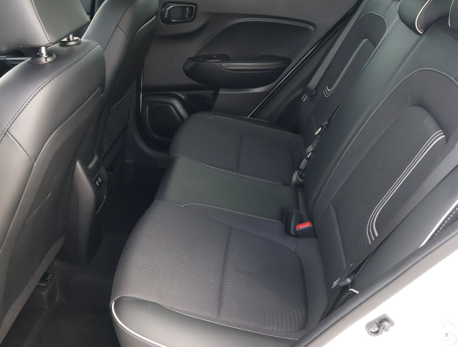 Used 2025 Hyundai Venue Limited FWD image 19