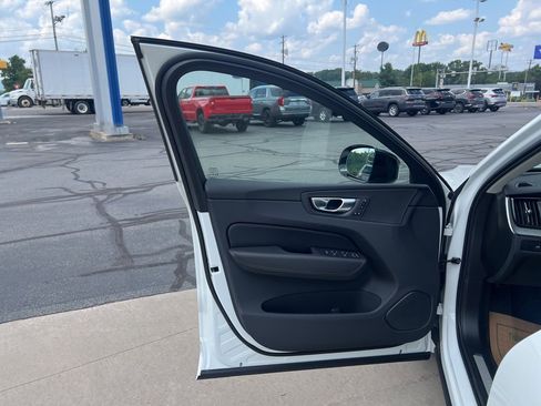 Certified 2025 Volvo XC60 T8 Plus w/ Protection Package Premier image 11