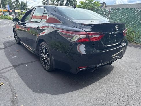 Used 2021 Toyota Camry SE w/ Cold Weather Package FWD image 7