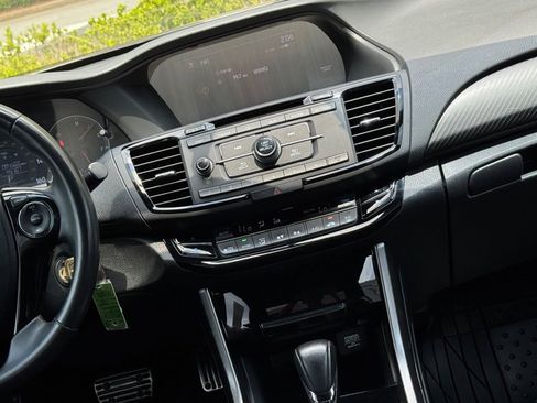 Used 2017 Honda Accord Sport image 4