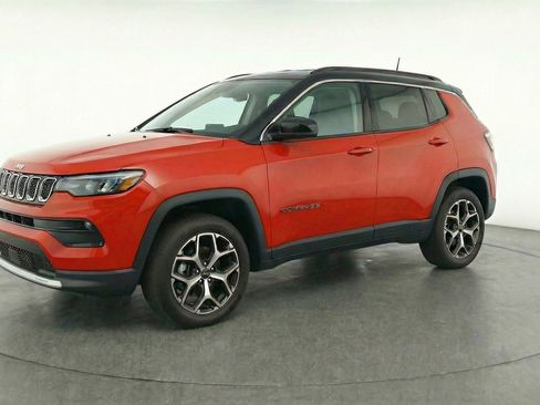 Used 2025 Jeep Compass Limited AWD/4WD image 3