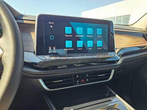 Certified 2024 Volkswagen Atlas SEL AWD/4WD image 18