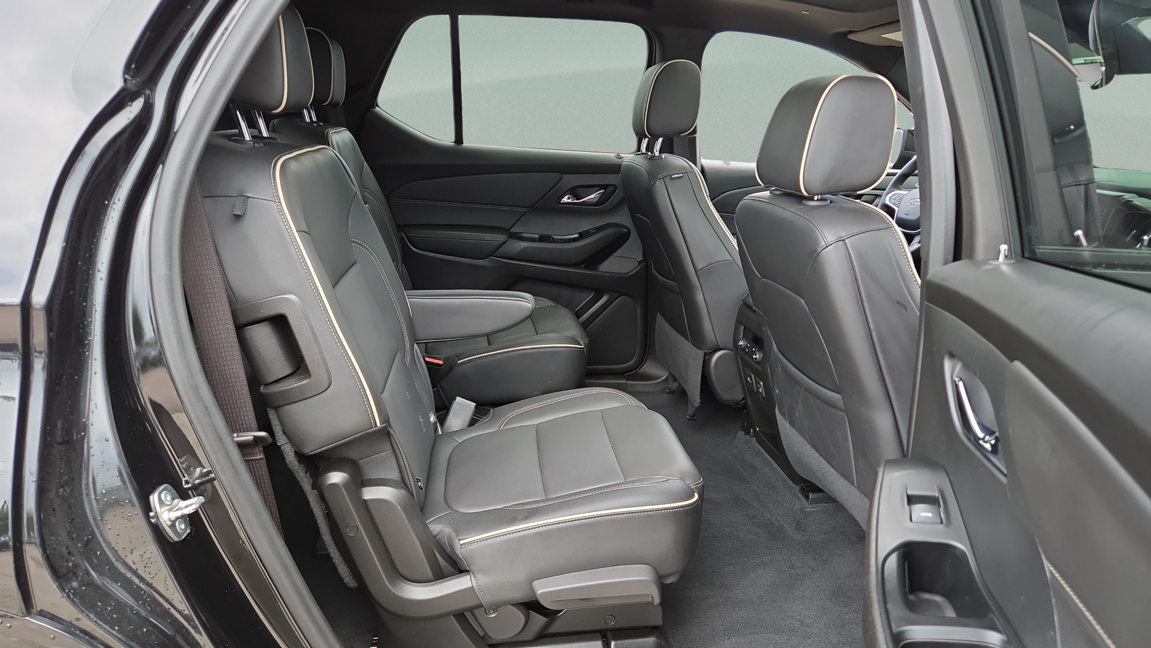 Used 2024 Chevrolet Traverse Premier w/ Redline Edition FWD image 17