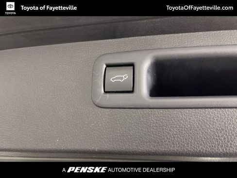 Used 2023 Toyota Highlander XLE image 13