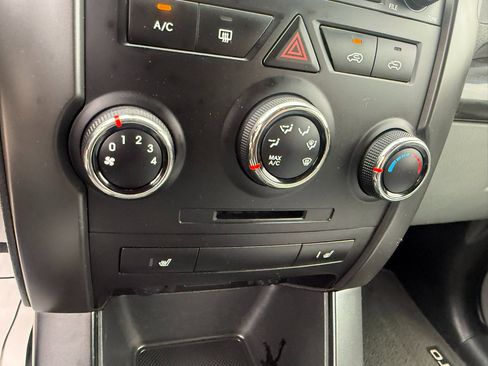 Used 2011 Kia Sorento LX w/ Convenience Pkg image 13