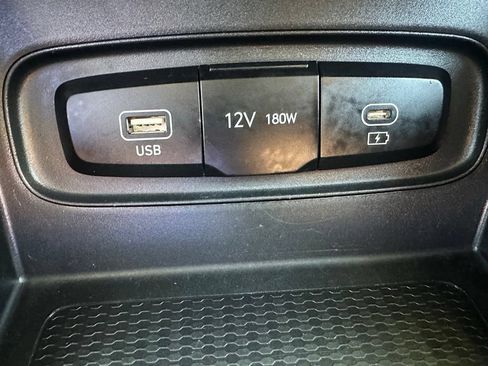 Used 2025 Hyundai Venue SEL FWD image 21