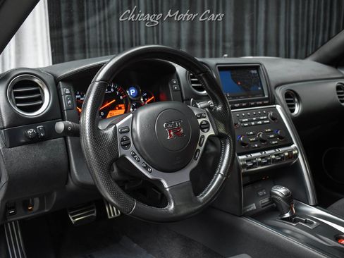 Used 2009 Nissan GT-R Premium AWD/4WD image 8