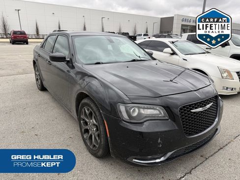 Used 2016 Chrysler 300 S image 1