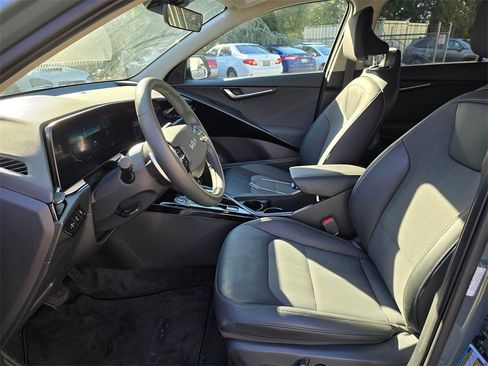 Used 2024 Kia Niro Wind w/ Wind Preserve Package image 8