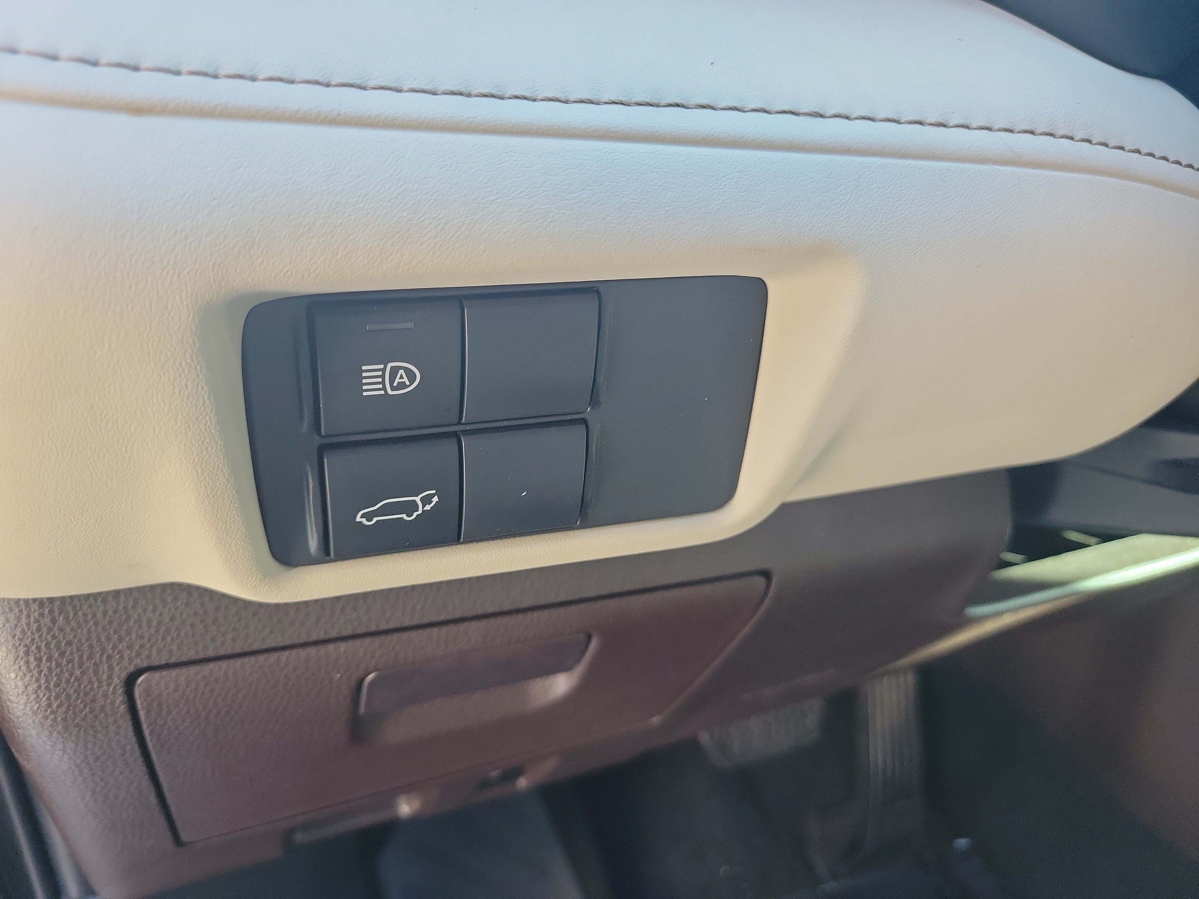 Used 2022 Toyota Highlander XLE FWD image 28