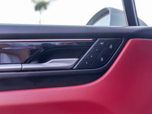 Certified 2025 Porsche Macan Electric image 30