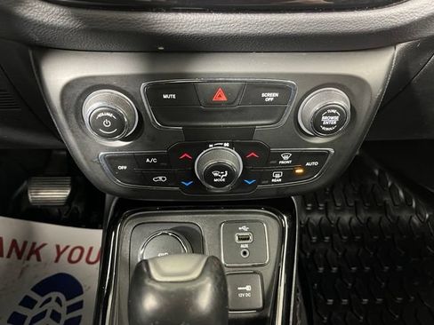 Used 2018 Jeep Compass Limited w/ Navigation Group AWD/4WD image 29