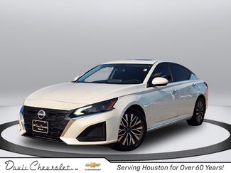 Used 2023 Nissan Altima 2.5 SV w/ SV Premium Package image 1