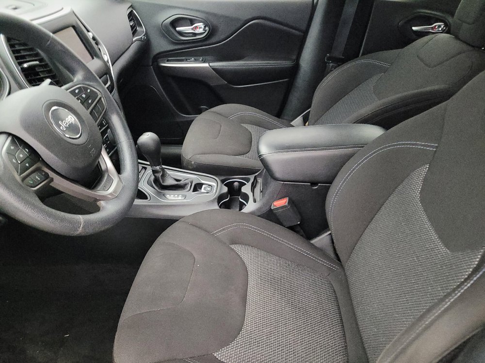 Used 2019 Jeep Cherokee Latitude w/ Popular Appearance Group FWD image 17