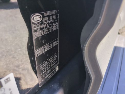 Used 2024 Land Rover Defender 110 SE image 31