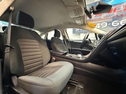 Used 2018 Ford Fusion SE FWD image 4