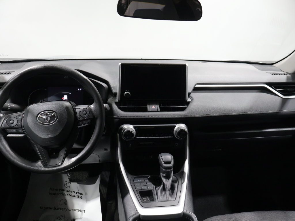 Used 2025 Toyota RAV4 XLE AWD/4WD image 17