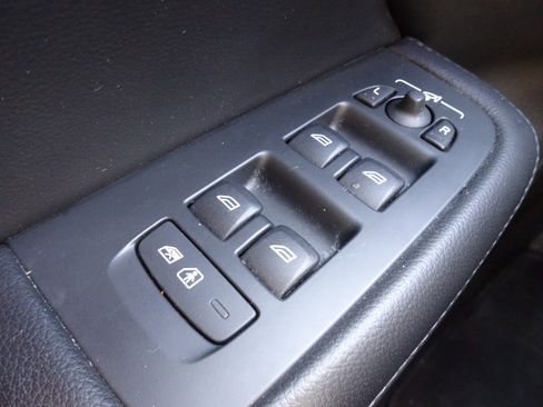 Used 2021 Volvo S60 T6 Momentum w/ Climate Package image 30