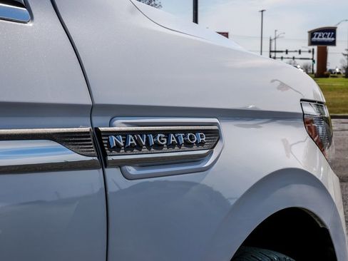Used 2024 Lincoln Navigator Reserve image 10