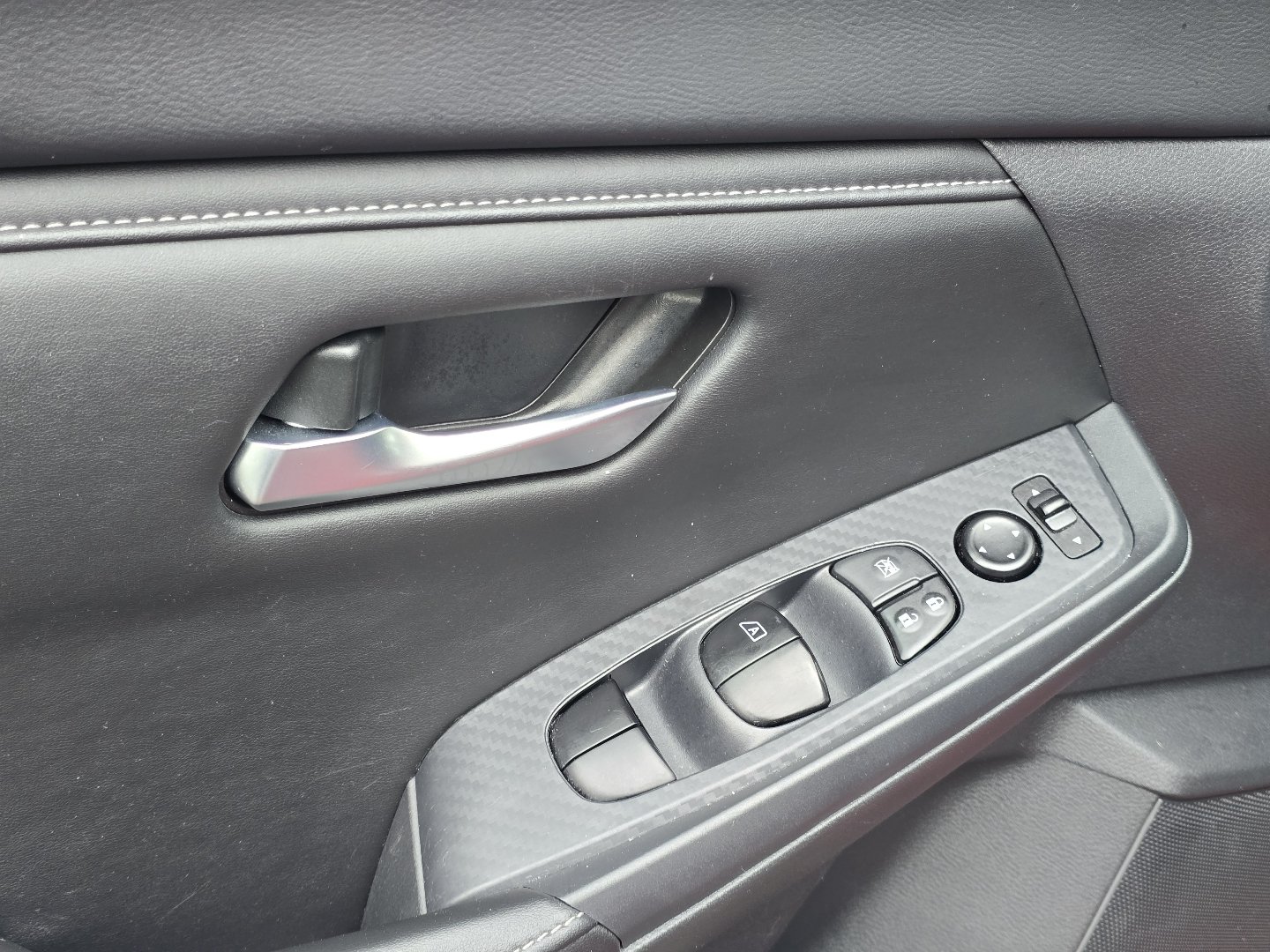 Used 2025 Nissan Sentra SV FWD image 29