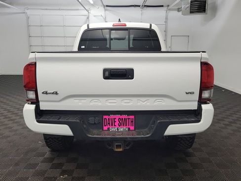 Used 2022 Toyota Tacoma SR5 image 8