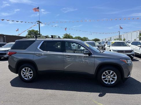 Used 2020 Chevrolet Traverse LT w/ Driver Confidence II Package AWD/4WD image 4