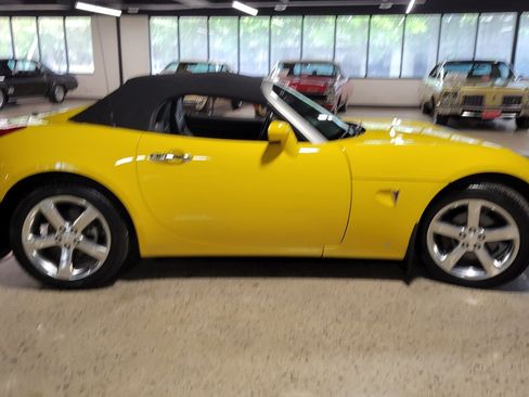 Used 2007 Pontiac Solstice Convertible w/ Premium Package RWD image 38