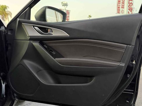 Used 2018 MAZDA MAZDA3 Touring FWD image 50